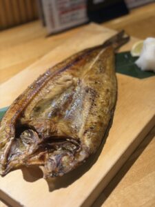 【香ばしい脂がたまらない！】北海道の王道・一笑の絶品「開きホッケ焼き」🐟🔥